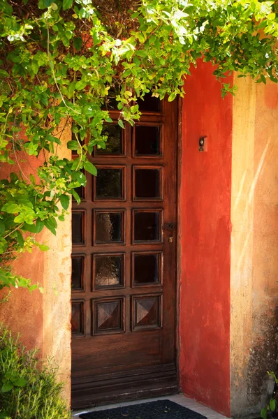 Barevné provence dům vstupní dveře — Stock fotografie