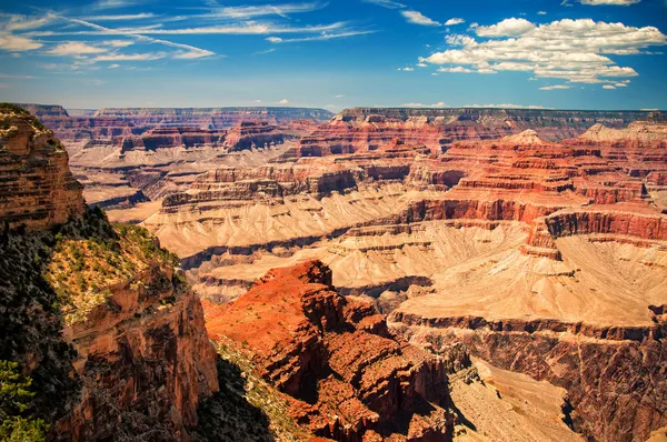 Grand Canyon ηλιόλουστη μέρα με μπλε ουρανό Εικόνα Αρχείου