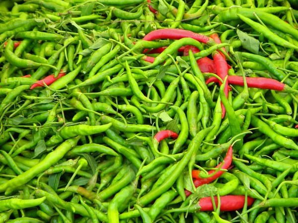 stock image Pile of green and red chilli peppers