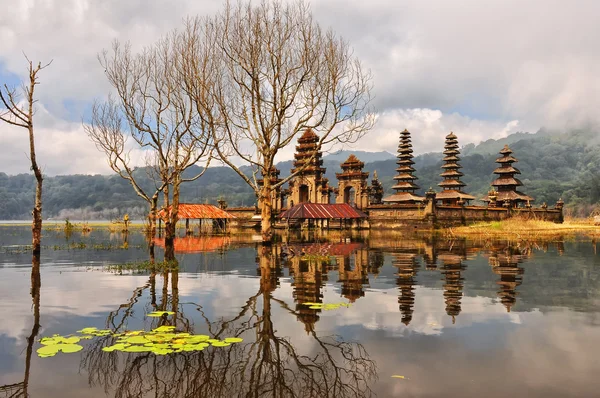 stock image Balinese temple on Tamblingan lake, Bali