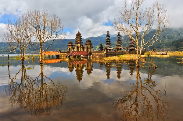 stock image Balinese temple on Tamblingan lake