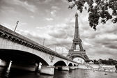 Eiffelova věž pohled od Seiny