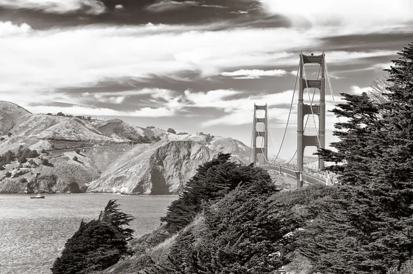Golden Gate bridge preto e branco, São Francisco — Fotografia de Stock