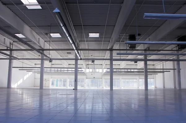Salão industrial vazio — Fotografia de Stock