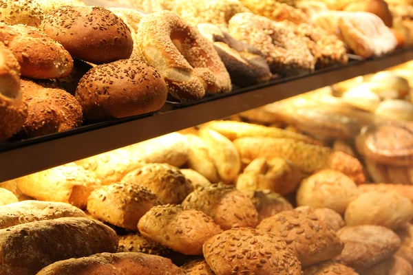 Aptitretande bröd på showcase — Stockfoto