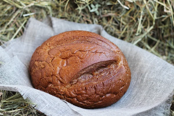 Kahverengi ekmek saman üzerinde — Stok fotoğraf