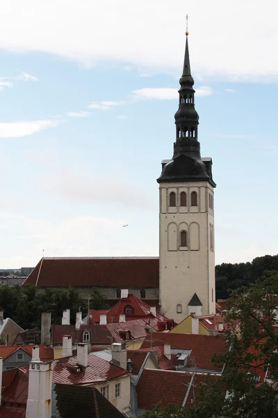 Uitzicht op St. Nicholas' Church in Tallinn — Stockfoto