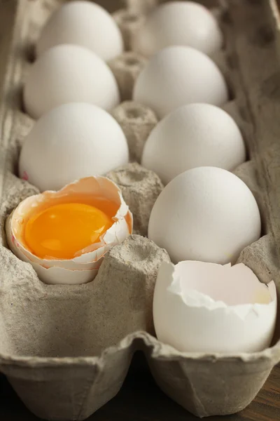 Eier in einer Schachtel — Stockfoto