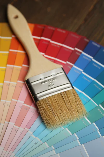 Farve palet og børste - Stock-foto