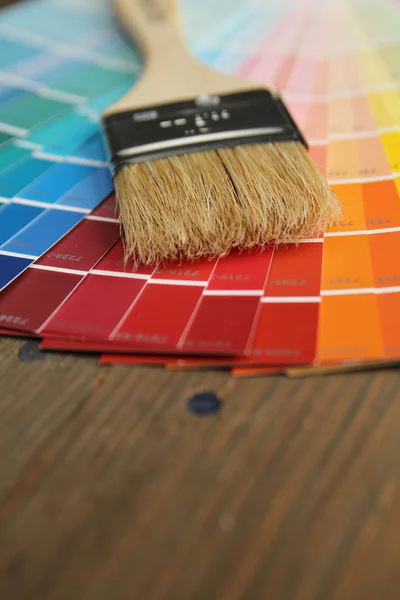 Color guide and brush — Stock Photo, Image