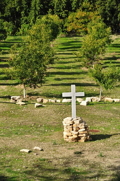 Hrobka s křížem. — Stock fotografie