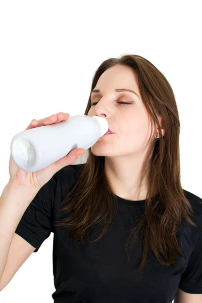 Mujer sosteniendo una botella de leche sin lactosa — Foto de Stock