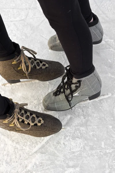 Καφέ και γκρι πάγου πατινάζ μπότες — Φωτογραφία Αρχείου
