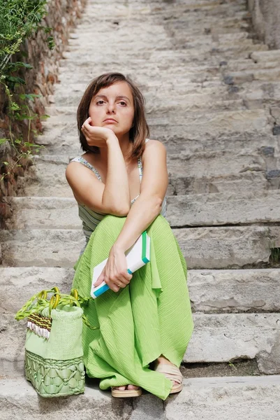 On stairs ... in green — Stock Photo, Image