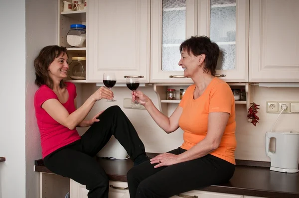 Mother and daughter drinking wine — Stock Photo, Image