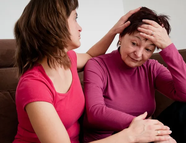 Daughter comforts her depressed mother — Stock Photo, Image