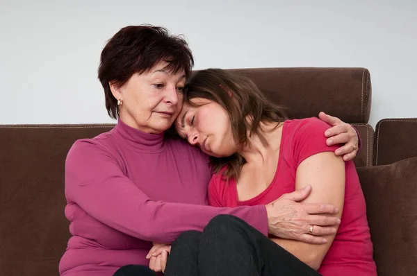 Mother comforts daughter — Stock Photo, Image