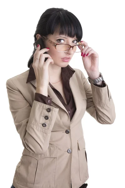 Affärskvinna som talar över mobiltelefon — Stockfoto