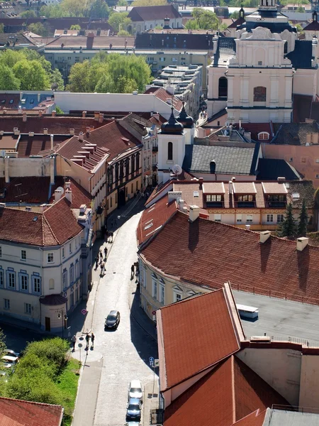 Узкие улочки старого центра Вильнюса — стоковое фото