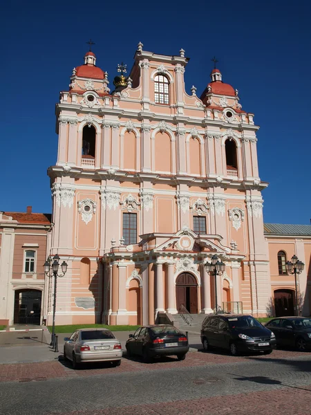 Eglise dans l'ancienne ville de Vilnius - capitale de la Lituanie — Photo