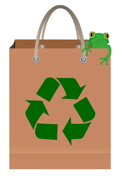 Rana de árbol verde sentada en una bolsa de papel con símbolo de reciclaje — Vector de stock