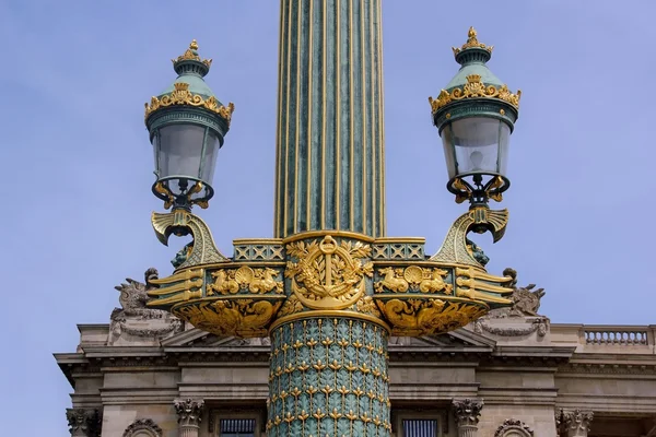 皇家水晶吊灯在巴黎法国 — 图库照片