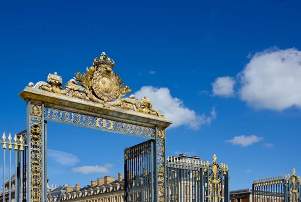 Entrance to the castle of Versailles — Stock Photo, Image