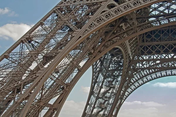 Füße des Eiffelturms — Stockfoto