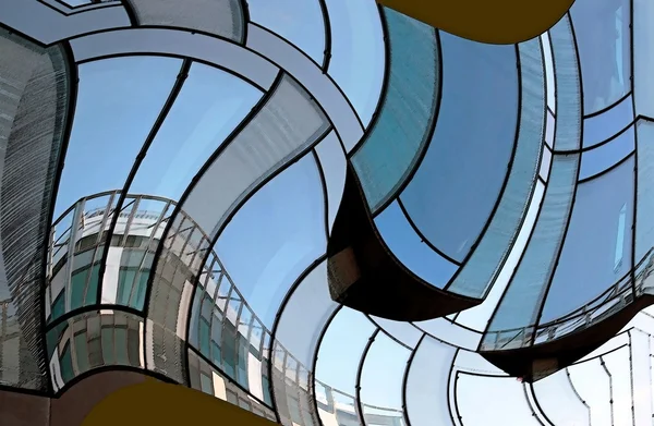 Glasfassadenbau, Transparenz und Irrealität — Stockfoto
