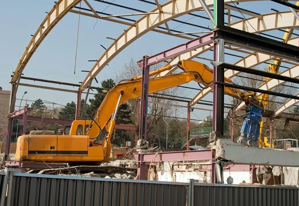 Demolition: bulldozer in action — Stock Photo, Image