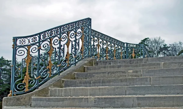 Красивая лестница замка — стоковое фото