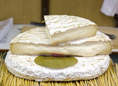 Brie de Meaux cheese clipart
