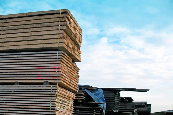 Armazenamento de tábuas de madeira — Fotografia de Stock