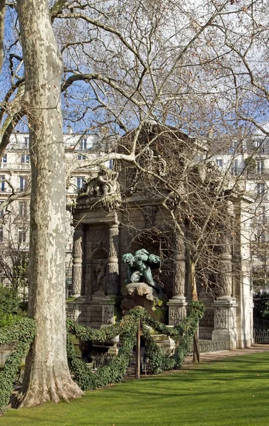 Medici fountain through the trees — Stock Photo, Image