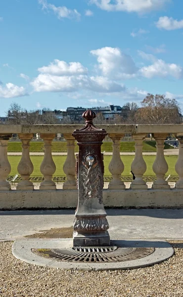Knacka på offentlig park i paris — Stockfoto