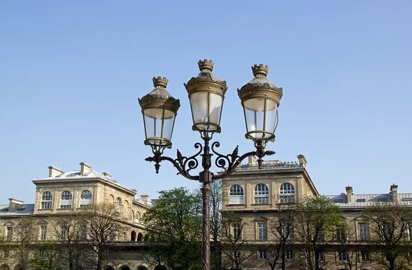 Колишній паризьких ліхтарний стовп — стокове фото