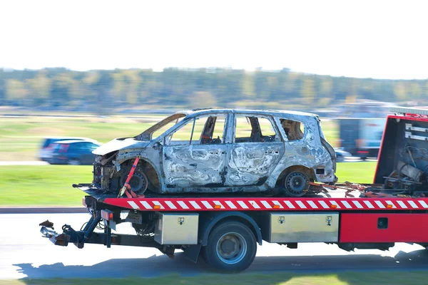 Burnt car on truck — Stock Photo, Image