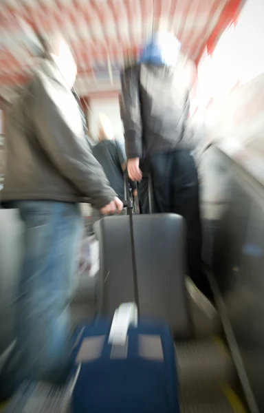 Männer mit Gepäck — Stockfoto