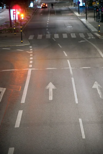 Rua com sinais de seta — Fotografia de Stock