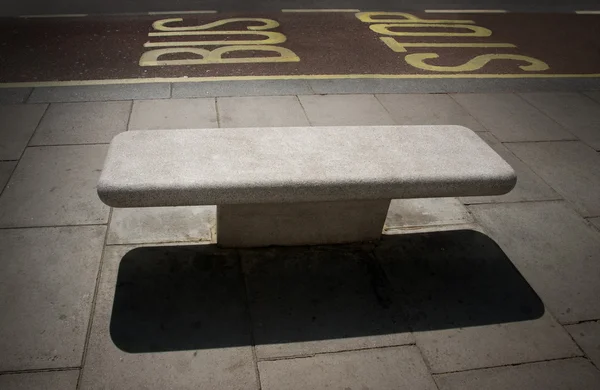 Bus stop with empty bench — Stock Photo, Image