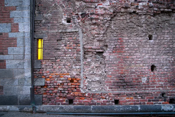 Pencereli tuğla duvar — Stok fotoğraf