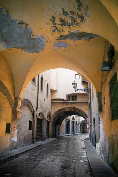Calle estrecha en Florencia — Foto de Stock