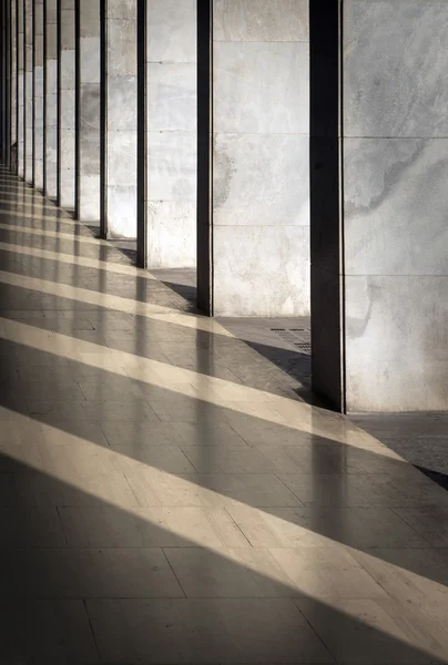 Spiegelnde Säulen — Stockfoto