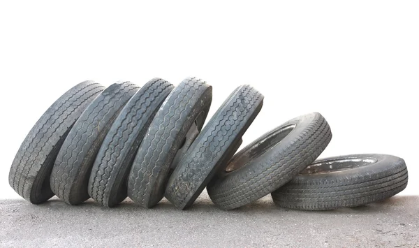 Izolované pneumatiky — Stock fotografie