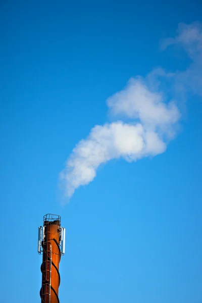 Fumaça de uma chaminé — Fotografia de Stock
