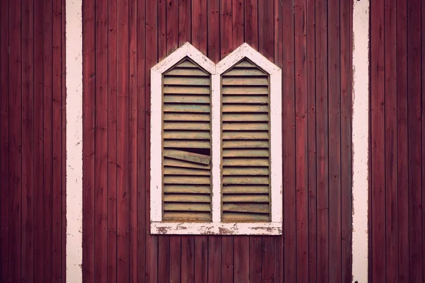 Fensterrahmen mit Rollläden — Stockfoto
