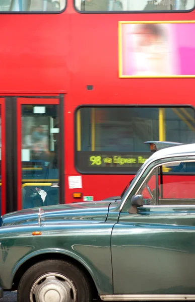Taxi Londra e autobus a due piani — Foto Stock