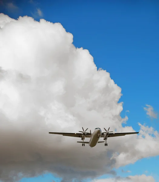 Взлет самолета — стоковое фото