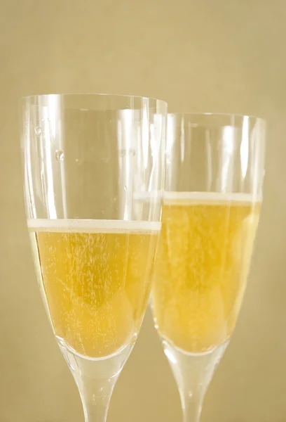 两个香槟长笛 — 图库照片