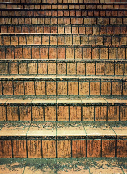 Грязная лестница — стоковое фото